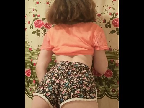 ❤️ Seksikäs nuori beibi riisuu shortsinsa kameran edessä Porno at us ❌️❤