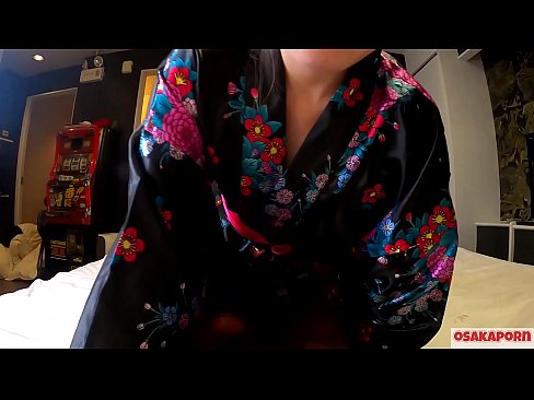 ❤️ Nuori cosplay-tyttö rakastaa seksiä orgasmeihin asti ruiskuttamalla hevostyttöä ja ottamalla suihin. Aasialaistyttö karvainen pillu ja kauniit tissit perinteisessä japanilaisessa puvussa amatöörivideossa, jossa näytetään masturbointia panoleluilla. Sakura 3 OSAKAPORN. Porno at us ❌️❤