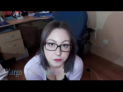 ❤️ Seksikäs tyttö lasit päässä imee dildoa syvälle kameraan Porno at us ❌️❤